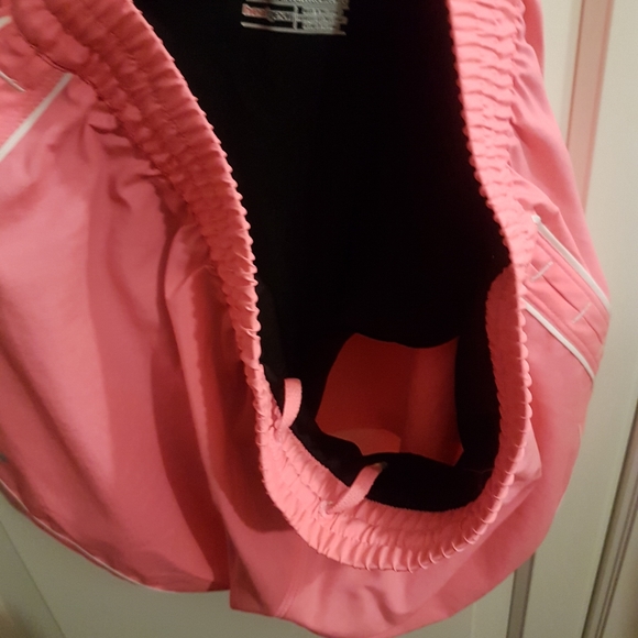 Under Armour Ladies Small Sports Shorts - Picture 4 of 7